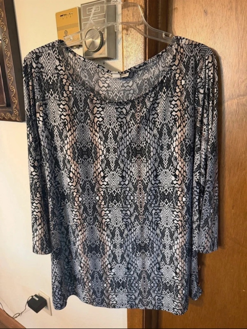 Dana Buchman Black and Beige Snake-Print Long Sleeve Top
